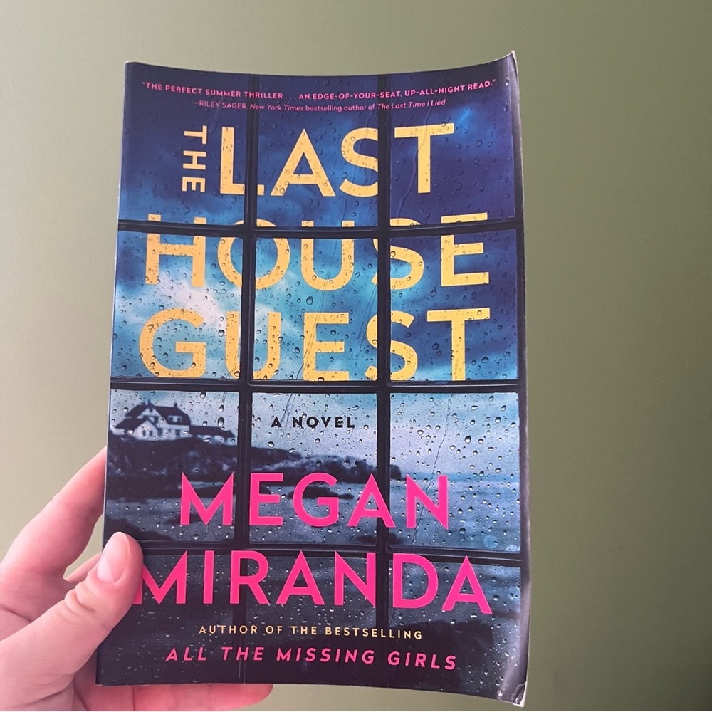 📚 4/25$ 📚 The Last House Guest by Megan Miranda